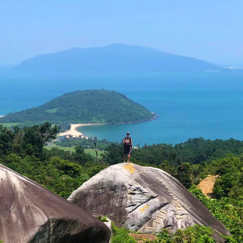 HUE - COL DE NUAGES – HOI AN (voiture, guide)