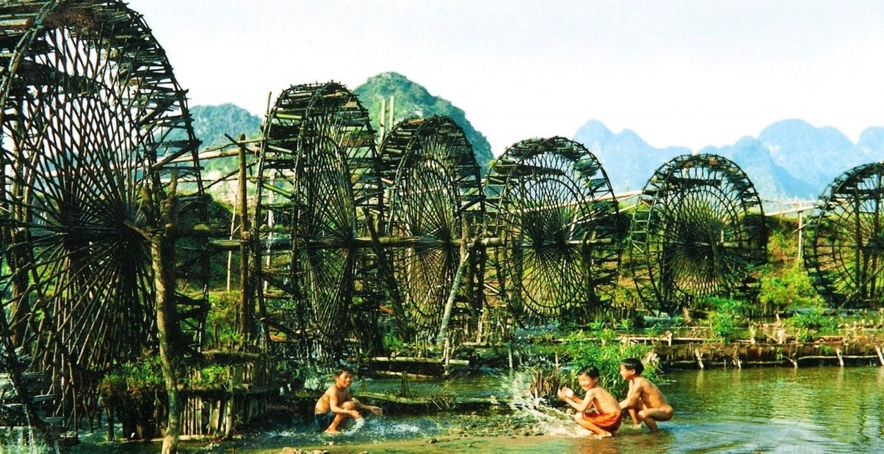 KON TUM - PLEIKU - BUON MA THUOT (voiture, guide)