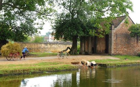 HANOI – VILLAGE DE DUONG LAM – HANOI (voiture, guide)