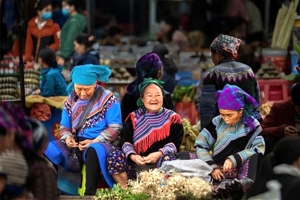 LAO CAI - MARCHÉ MINORITAIRE – SAPA (voiture, guide)