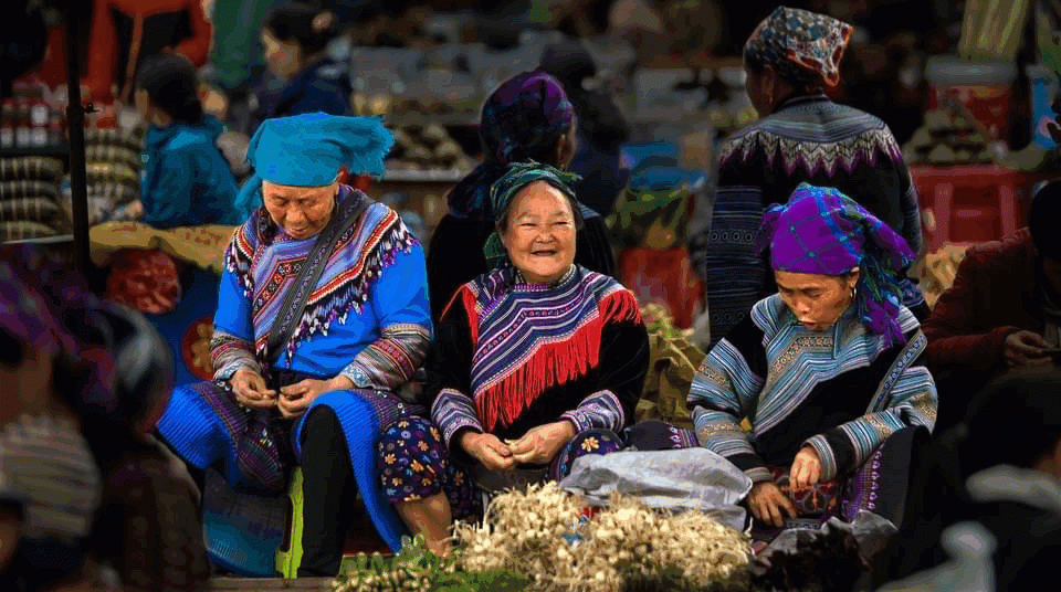 LAO CAI – MARCHÉ MINORITAIRE - SAPA (voiture, guide)