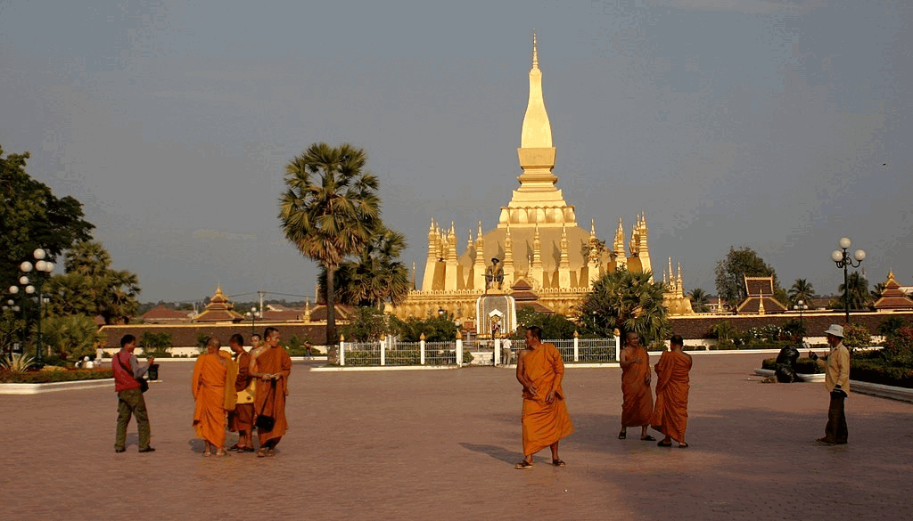 VIENTIANE - HANOÏ (voiture, guide)