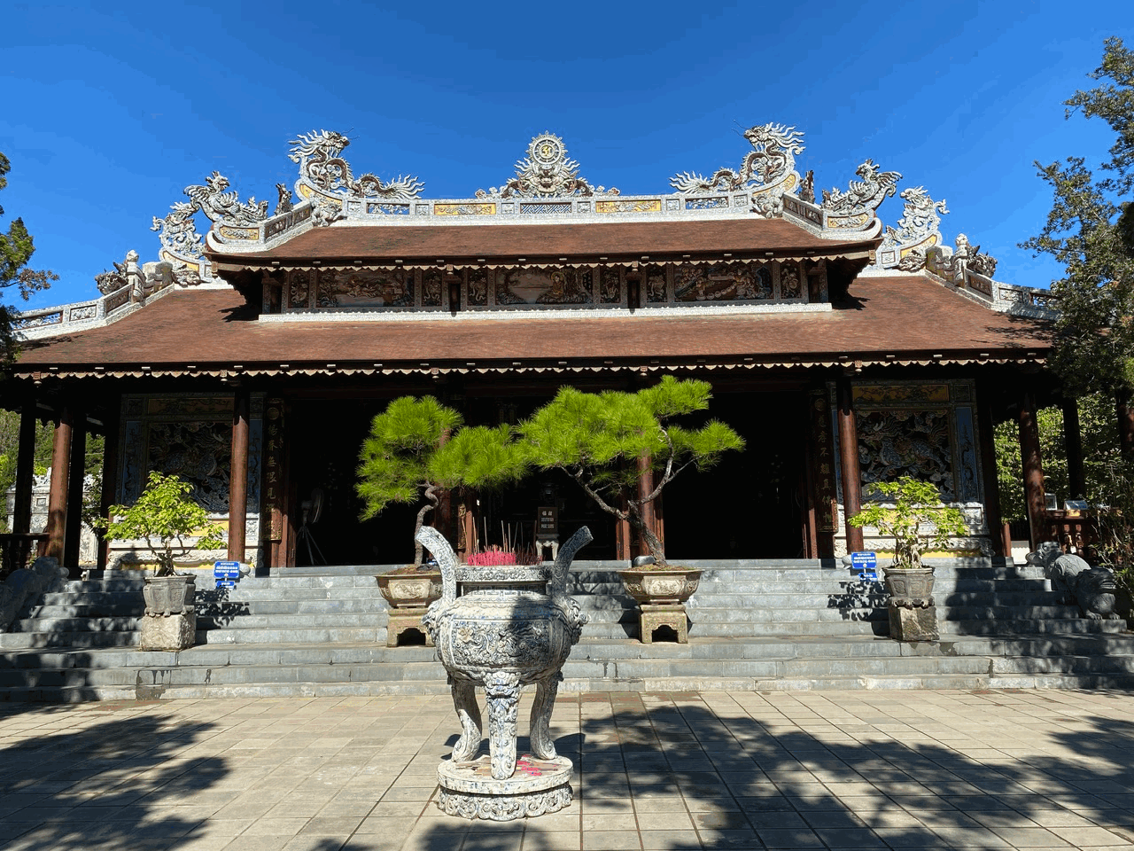 HUE – HOI AN (voiture, guide) 