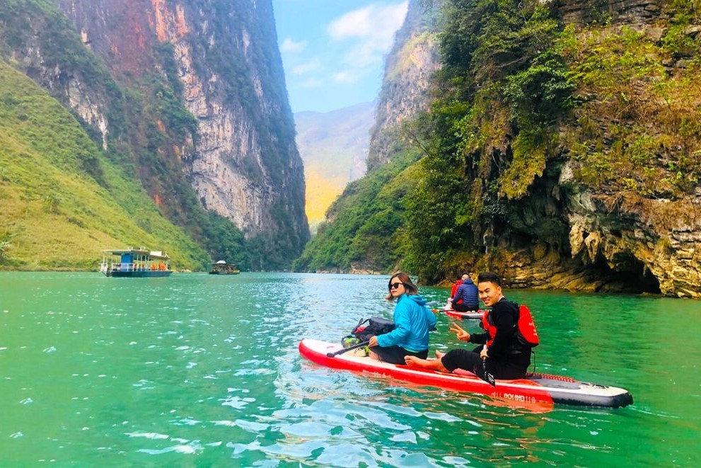 Cheo Thuyen Tren Song Nho Que Bao Giao Thong 1024x661